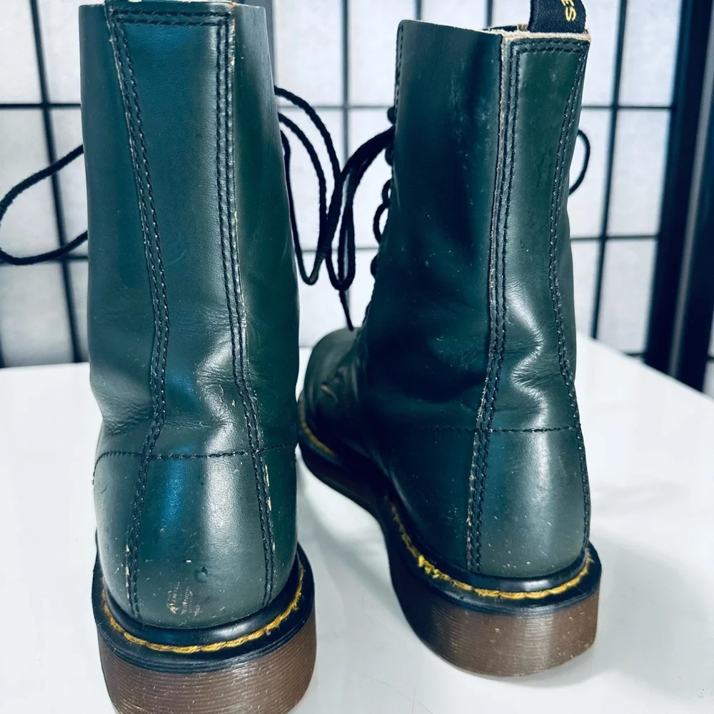 Wow 🤩 Vintage 1980s CLASSIC Rare Green Doc Martens 10-eye Boots